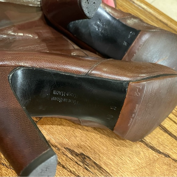 Elegant Brown Leather Knee-High Boots - Picture 7 of 11